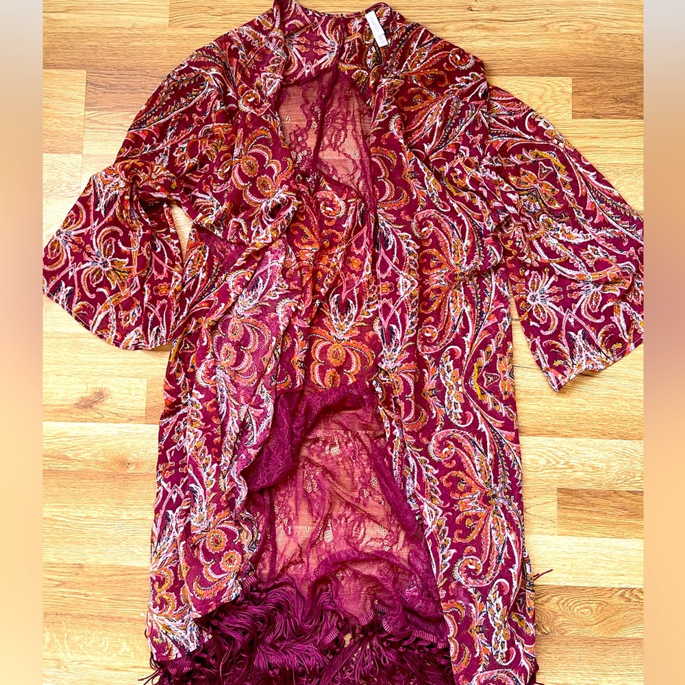 Xhilaration Maroon Paisley Fringe Kimono